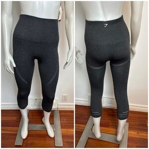 GYM SHARK - Cropped Seamless Leggings in Charcoal. High Waisted. Small.